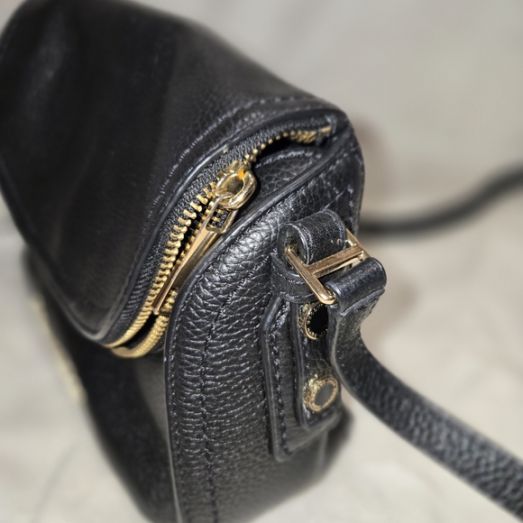 Marc Jacobs Black Crossbody Bag with Flap Closure - Picture 3 of 13